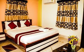 Golden Plaza Guest House
